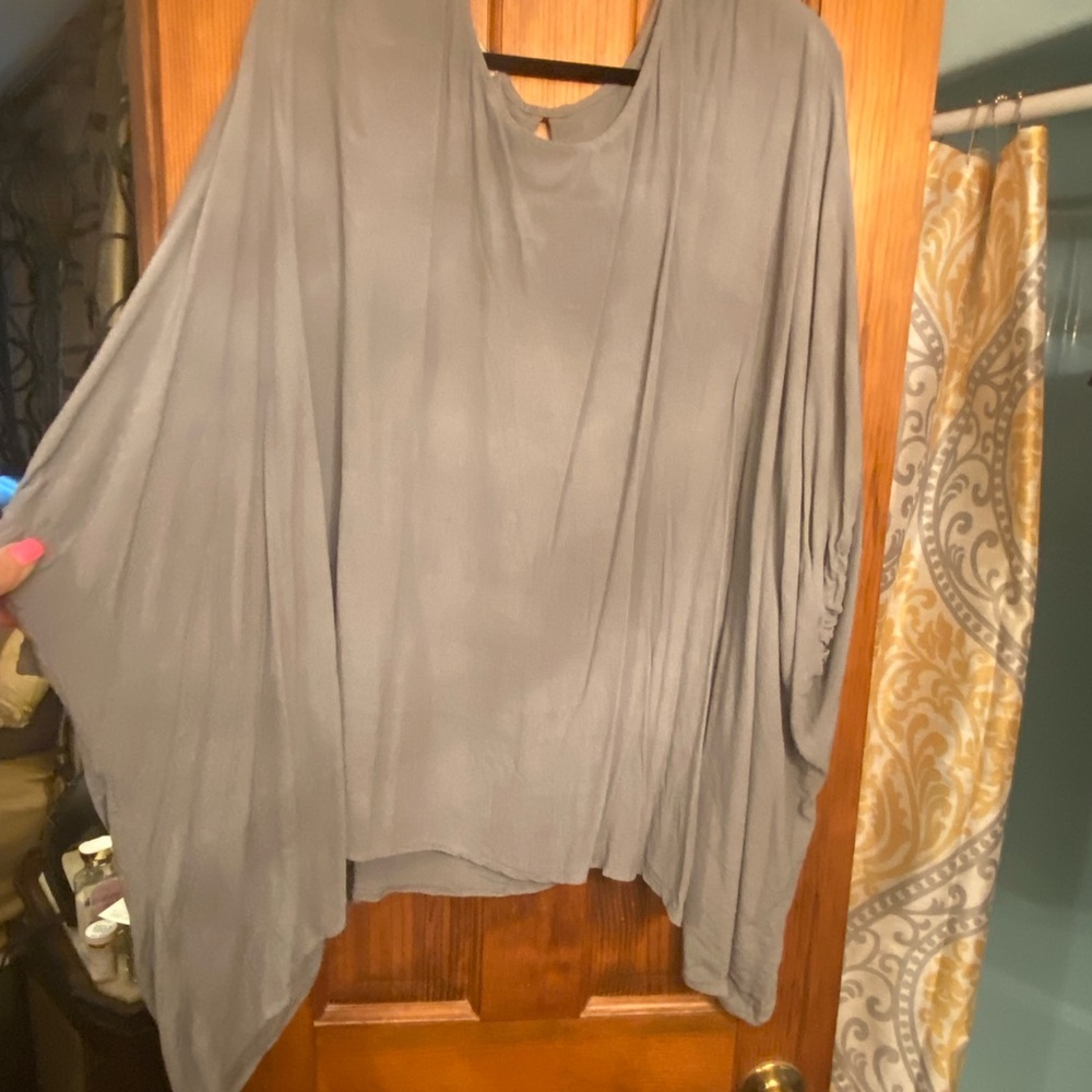 Very comfortable oversized blouse! XL! This has been a fabulous top.